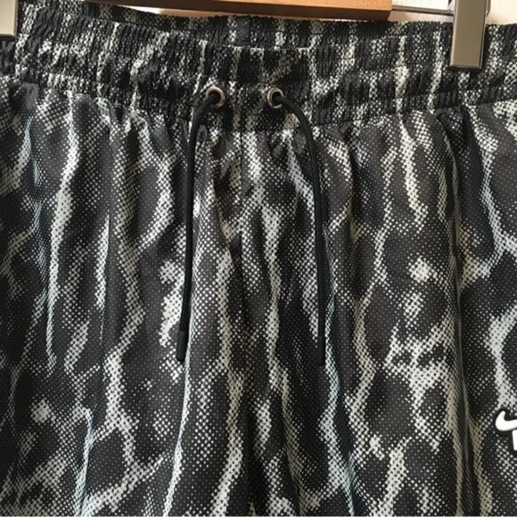 Nike Sportswear Wind Runner Pants DC0025-070 Smoke Gray Teal Joggers - Picture 3 of 10